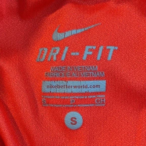 Nike Women’s Red Running Shorts Lightweight Athletic Activewear 4764 - Picture 5 of 8